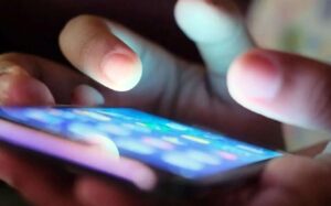 معاون علمیِ رئیس‌جمهور: اینترنت امروز، فردا یا نهایتاً تا آخر هفته به حالت عادی برمی‌گردد