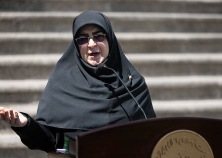مهاجرانی: دولت قصدی برای تغییر قیمت بنزین سهمیه‌ای چه ۱۵۰۰ تومانی و چه ۳ هزار تومانی ندارد.