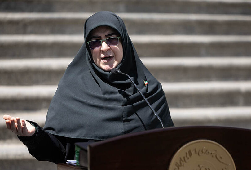 مهاجرانی: دولت قصدی برای تغییر قیمت بنزین سهمیهای چه ۱۵۰۰ تومانی و چه ۳ هزار تومانی ندارد.