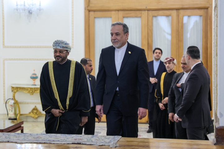 نشست خبری وزرای امور خارجه ایران و عمان امروز در تهران برگزار شد