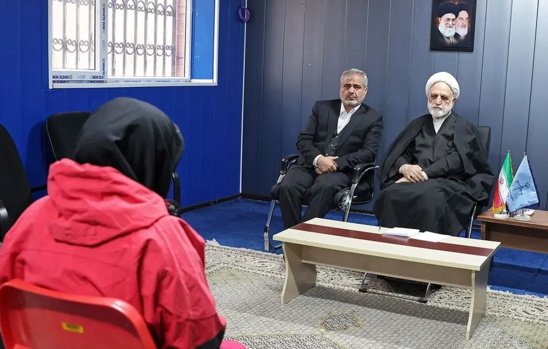 بر اساس بخشنامه سازمان زندان‌ها الزام زنان به استفاده از چادر ممنوع است