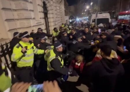 تجمع عناصر خشونت‌طلب مقابل سفارت ایران در لندن؛ چند نفر بازداشت شدند؟