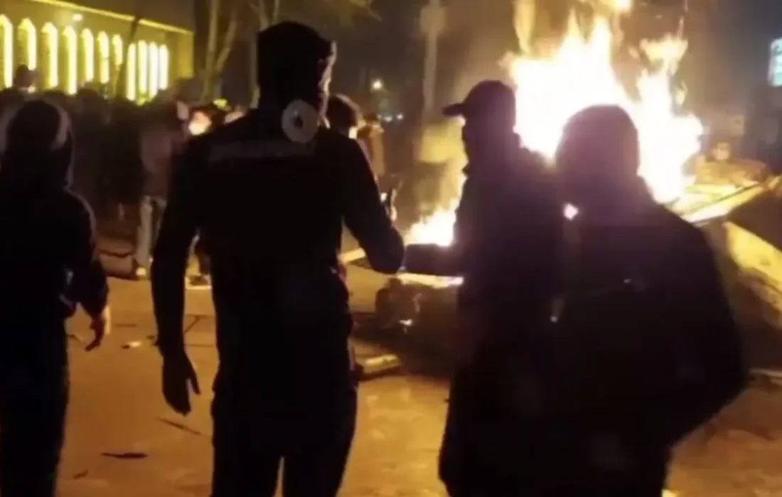 تصاویری از حمله آشوبگران به مصلی بیت المقدس اراک!