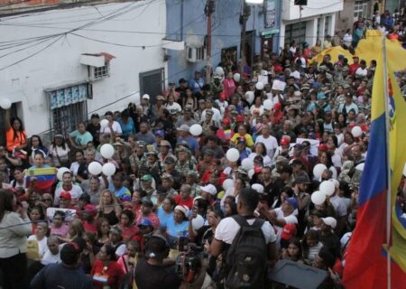 تظاهرات مردم کاراکاس در حمایت از مادورو