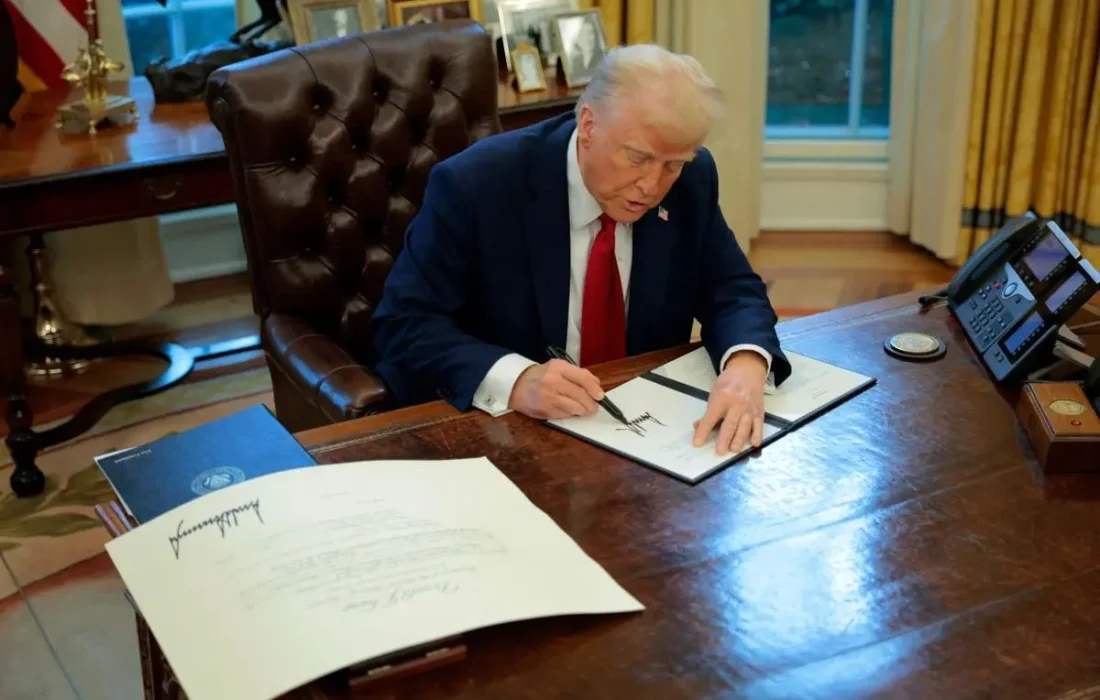 موج تازه تحریم‌ها علیه ایران / ترامپ فرمان تحریم‌های ثانویه را امضا کرد / تعرفه ۲۵ درصدی برای شرکای تجاری ایران!