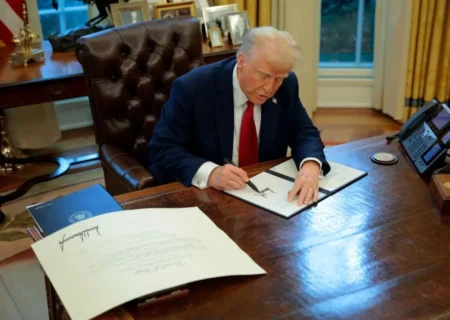 موج تازه تحریم‌ها علیه ایران / ترامپ فرمان تحریم‌های ثانویه را امضا کرد / تعرفه ۲۵ درصدی برای شرکای تجاری ایران!