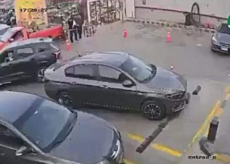 فرو رفتن پمپ‌بنزین قاهره در شکاف ۱۵ متری